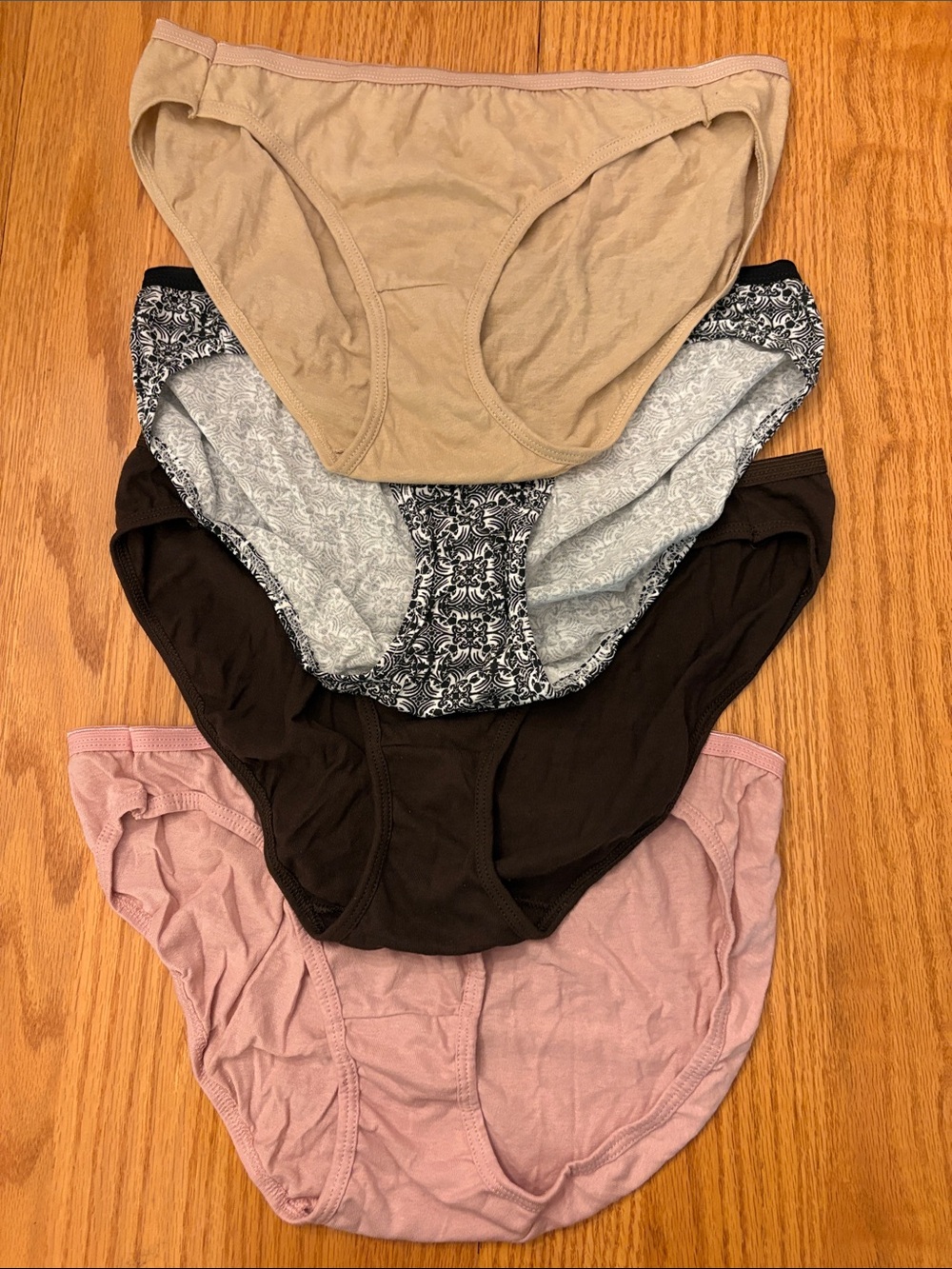 NWOT 4-Pack Hanes Bikini Briefs in Tan, Black Print, Chocolate, and Mauve